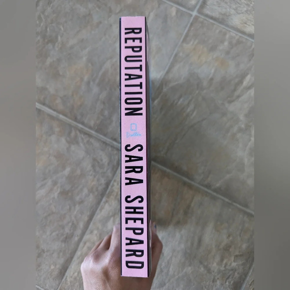 Reputation everybody's got something to hide novel, Sara Shepard paperback book - Picture 2 of 3